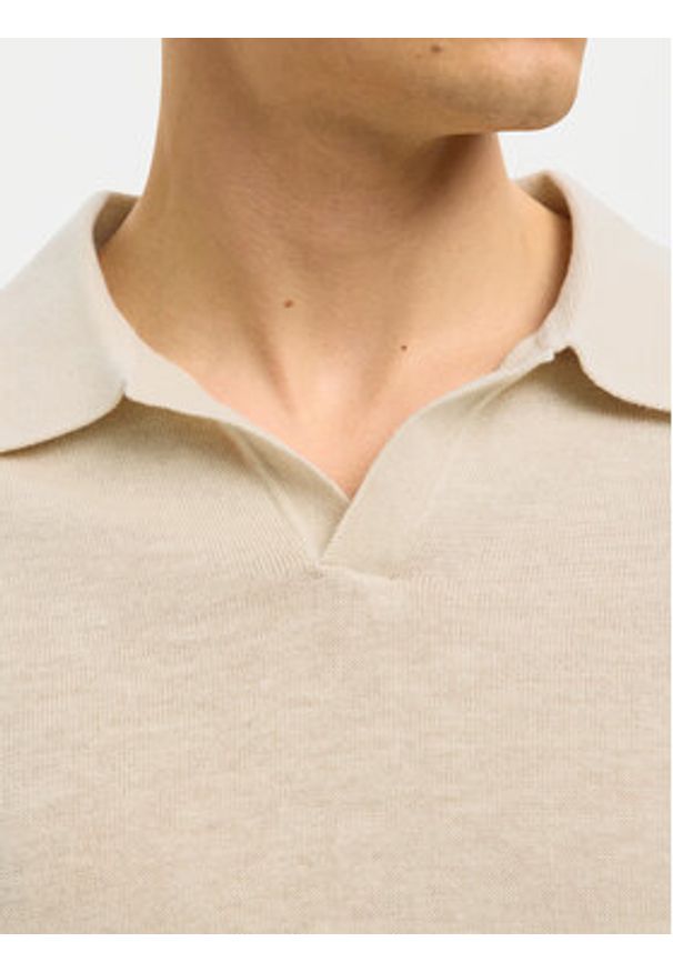 Selected Homme Polo Mattis 16096197 Beżowy Regular Fit. Typ kołnierza: polo. Kolor: beżowy. Materiał: bawełna