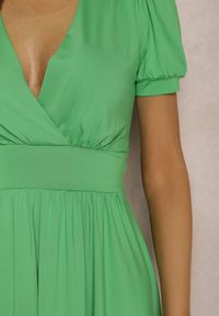 Renee - Zielona Sukienka Agamia. Kolor: zielony. Materiał: dzianina. Długość rękawa: krótki rękaw. Typ sukienki: kopertowe. Długość: mini #2