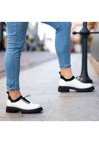 Białe Półbuty Artiker Wygodne Skórzane Buty Damskie. Okazja: na co dzień. Kolor: biały. Materiał: skóra. Styl: casual