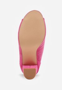 Born2be - Fuksjowe Sandały Vices z Ekozamszu na Obcasie Zdobione Ażurowymi Wycięciami Jeliri. Nosek buta: otwarty. Kolor: różowy. Wzór: ażurowy, aplikacja. Obcas: na obcasie. Wysokość obcasa: średni #4