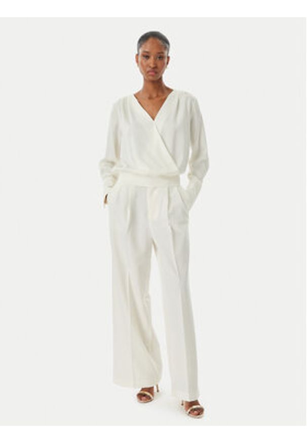 Rinascimento Spodnie palazzo CFC0123671003 Écru Regular Fit. Kolor: kremowy. Materiał: syntetyk