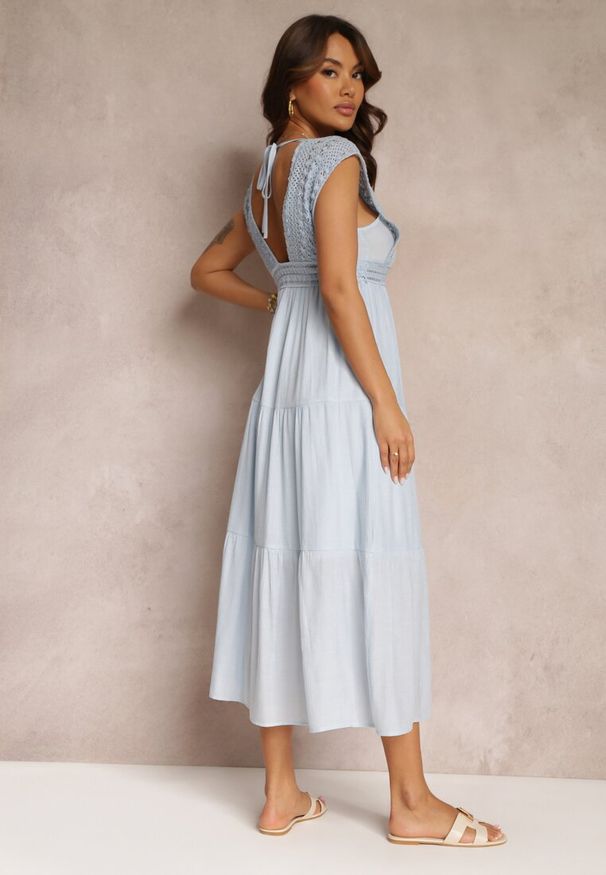 Renee - Niebieska Szydełkowa Sukienka Maxi z Głębokim Dekoltem i Falbanką na Dole Annama. Kolor: niebieski. Długość rękawa: bez rękawów. Długość: maxi