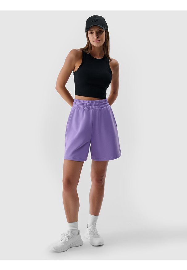 4f - 4F Spodenki dresowe damskie - fioletowe L. Kolor: fioletowy. Materiał: dresówka. Długość: krótkie. Wzór: gładki, ze splotem