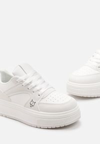 Renee - Białe Sneakersy przed Kostkę na Platformie Alsoma. Wysokość cholewki: przed kostkę. Kolor: biały. Obcas: na platformie