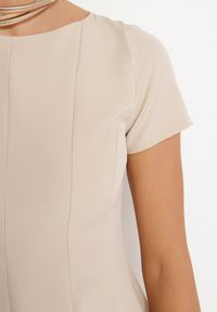 Born2be - Beżowa Rozkloszowana Sukienka z Krótkim Rękawem i Ozdobnymi Przeszyciami Meporea. Okazja: na co dzień. Kolor: beżowy. Długość rękawa: krótki rękaw. Styl: casual, elegancki, klasyczny #3