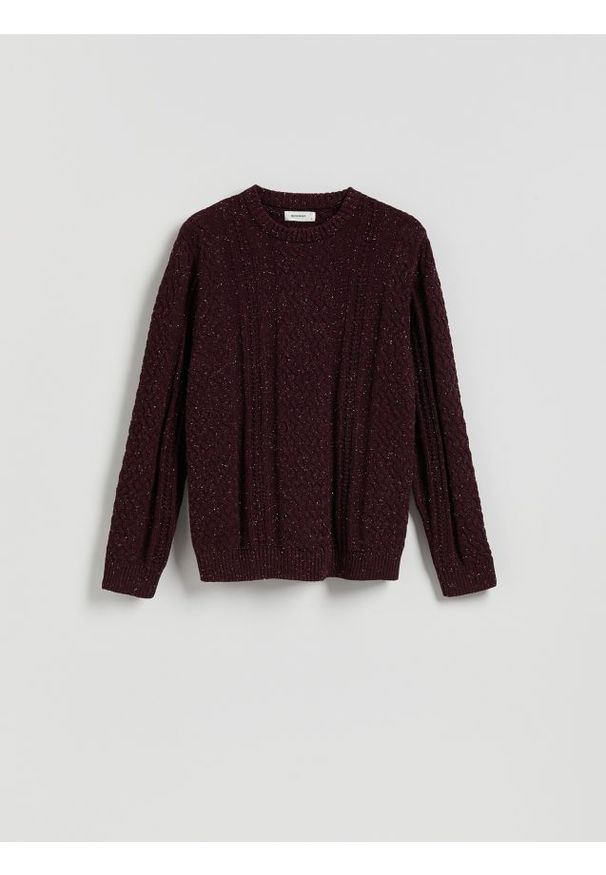 Reserved - Sweter z dekoracyjnym splotem - bordowy. Kolor: czerwony. Materiał: bawełna, dzianina. Wzór: ze splotem
