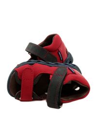 Sandałki na rzepy Mazurek 1363 Czerwony czerwone. Nosek buta: otwarty. Zapięcie: rzepy. Kolor: czerwony. Materiał: skóra. Wzór: jednolity, paski #4
