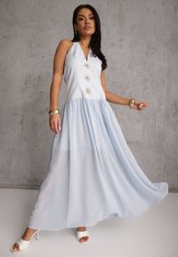 Renee - Niebieska Sukienka z Dekoltem Halter i Ozodbymi Guzikami z Przodu Nesia. Typ kołnierza: dekolt halter. Kolor: niebieski #8