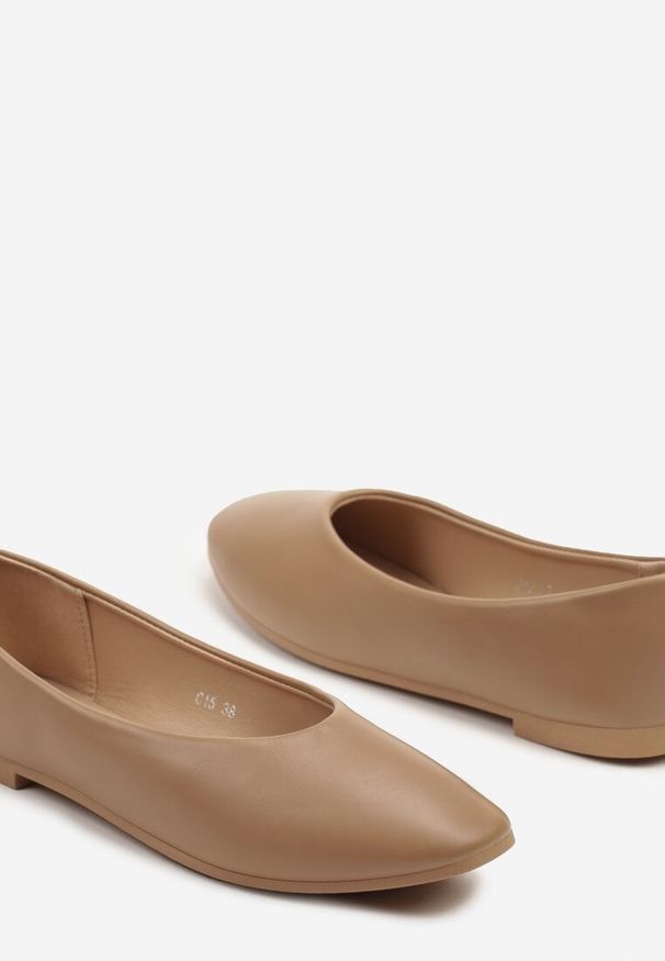 Born2be - Ciemnobeżowe Balerinki w Minimalistycznym Stylu Davivari. Okazja: na co dzień. Kolor: beżowy. Styl: klasyczny, casual