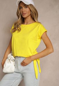 Renee - Żółty T-shirt z Bawełny z Ozdobnym Wiązaniem Termio. Okazja: na spotkanie biznesowe, do pracy. Kolor: żółty. Materiał: bawełna. Styl: klasyczny, biznesowy