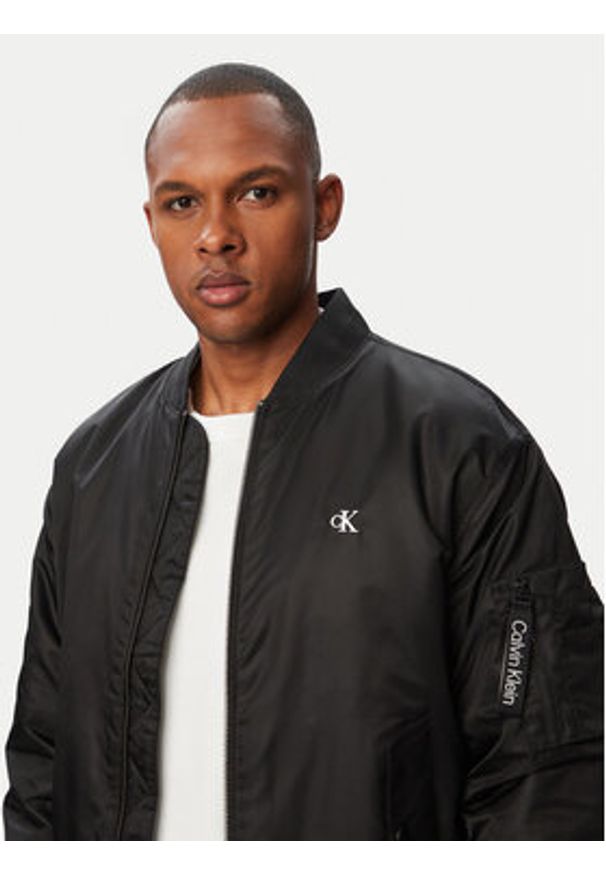 Calvin Klein Jeans Kurtka bomber LV04RG505G Czarny Regular Fit. Kolor: czarny. Materiał: syntetyk