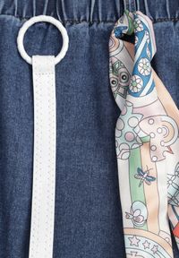 Renee - Granatowa Bawełniana Spódnica Jeansowa o Rozkloszowanym Kroju z Ozdobnym Paskiem Eatiane. Okazja: na co dzień. Kolor: niebieski. Materiał: jeans, bawełna. Styl: casual, klasyczny #5