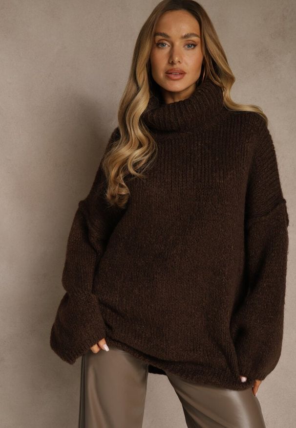 Renee - Brązowy Oversizowy Golf z Dodatkiem Wełny i Wiskozy Tenafera. Typ kołnierza: golf. Kolor: brązowy. Materiał: wiskoza, wełna