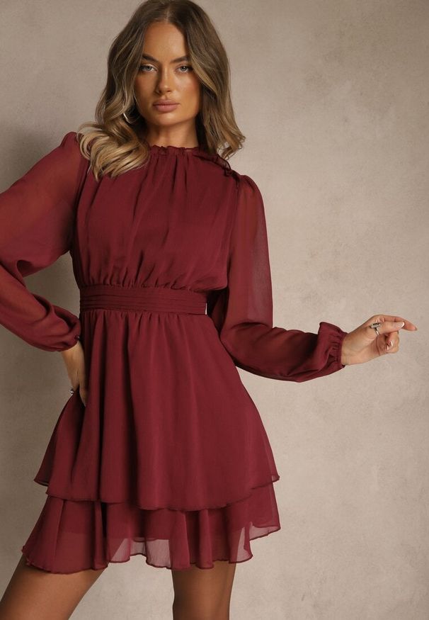 Renee - Bordowa Szyfonowa Sukienka Mgiełka o Rozkloszowanym Kroju z Bufiastymi Rękawami Aziva. Okazja: na co dzień. Kolor: czerwony. Materiał: szyfon. Typ sukienki: rozkloszowane, proste. Styl: casual