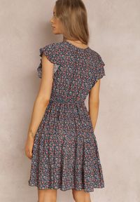Renee - Granatowa Sukienka Phaerica. Typ kołnierza: kołnierz z falbankami. Kolor: niebieski. Wzór: kwiaty, nadruk, kolorowy. Styl: klasyczny. Długość: mini #5