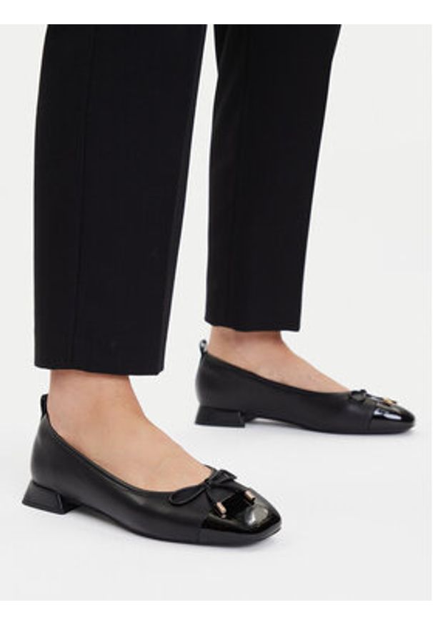 Clarks Baleriny Ubree15 Poppy 26181322 Czarny. Kolor: czarny. Materiał: skóra