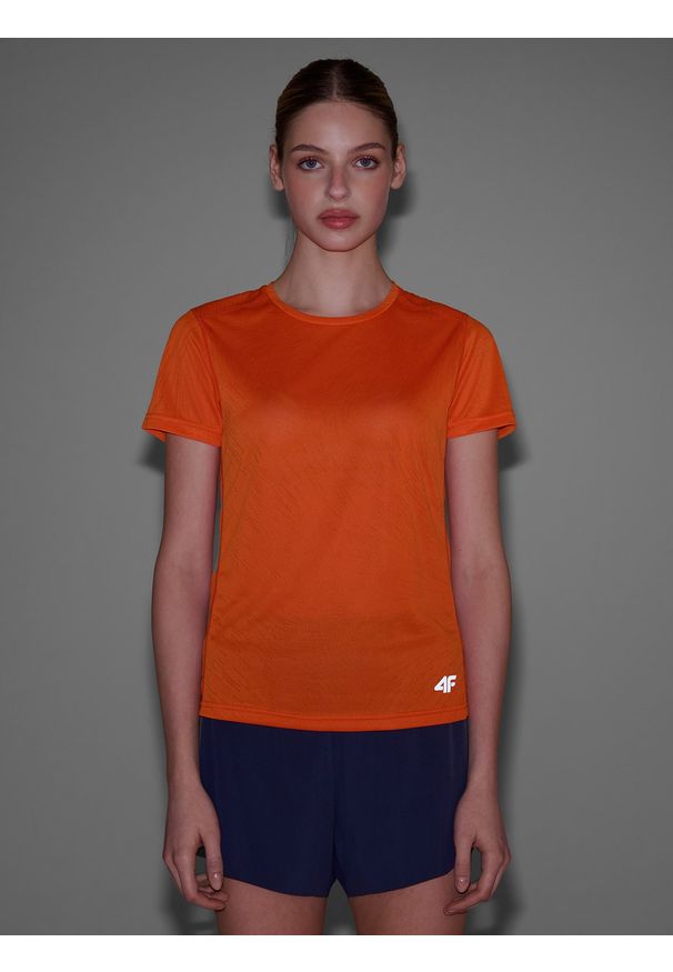 4f - 4F Koszulka do biegania regular damska - pomarańczowa S. Typ kołnierza: dekolt na plecach. Kolor: pomarańczowy. Materiał: dzianina, włókno, syntetyk, materiał. Długość: krótkie. Wzór: gładki, ze splotem. Sport: fitness