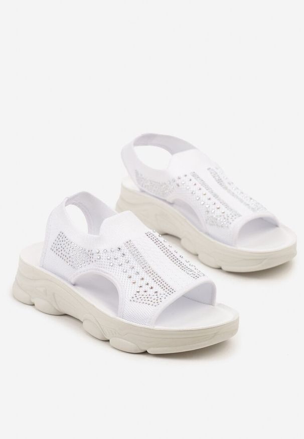 Born2be - Białe Sandały Sportowe z Elastyczną Cholewką na Grubej Podeszwie Lirasette. Okazja: na spacer, na co dzień. Kolor: biały. Materiał: jeans. Sezon: lato. Styl: sportowy