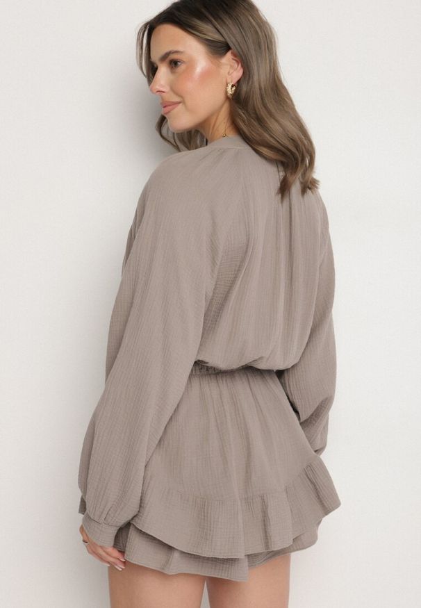 Born2be - Ciemnobeżowy Bawełniany Kombinezon z Elastyczną Gumką w Talii i Spódnico-Spodenkami Gleasea. Okazja: na co dzień. Kolor: beżowy. Materiał: bawełna. Styl: elegancki, casual