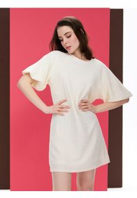 Sinsay - Sukienka mini z bufiastym rękawem - kremowy. Kolor: kremowy. Długość: mini #1