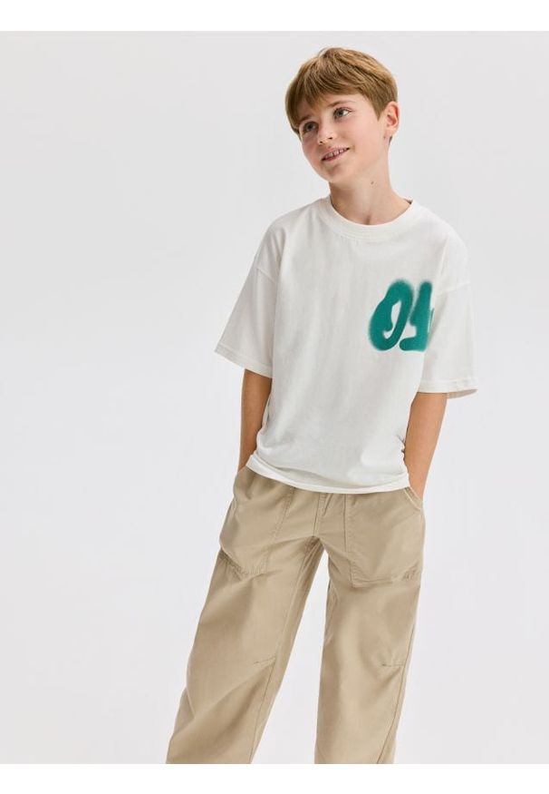Reserved - Bawełniany t-shirt oversize - złamana biel. Materiał: bawełna