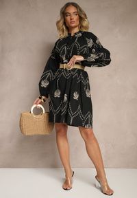 Renee - Czarna Bawełniana Sukienka Ozdobiona Palmowym Haftem Sarlio. Okazja: na co dzień. Kolor: czarny. Materiał: bawełna. Wzór: aplikacja, haft. Styl: elegancki, casual