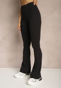 Renee - Czarne Prążkowane Spodnie Typu Dzwony High Waist Farinia. Okazja: na co dzień. Stan: podwyższony. Kolor: czarny. Materiał: prążkowany. Styl: casual #5