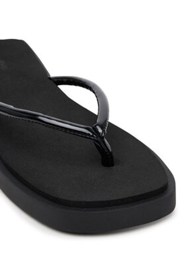 Calvin Klein Jeans Japonki Sq Low Wedge Sandal Stitch YW0YW01716 Czarny. Kolor: czarny. Materiał: skóra