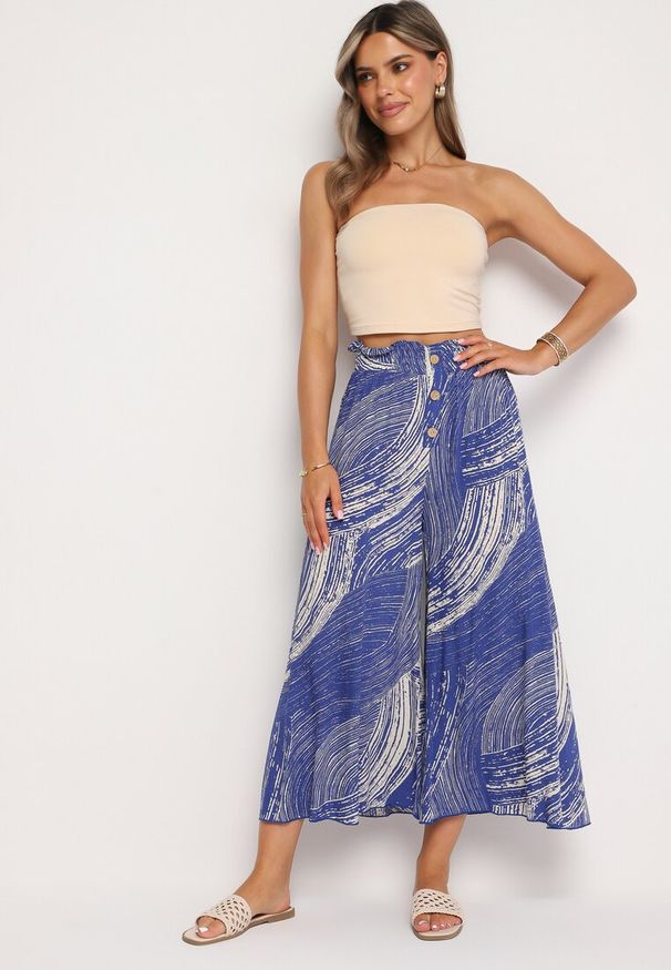 Born2be - Niebieskie Wiskozowe Spodnie 7/8 o Szerokim Kroju z Wysokim Stanem i Gumką w Talii Risalinse. Stan: podwyższony. Kolor: niebieski. Materiał: wiskoza. Styl: elegancki