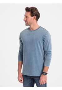 Ombre Clothing - Longsleeve męski washowany z okrągłym dekoltem - niebieski denim V6 OM-LSWL-0103 - XL. Okazja: na co dzień. Kolor: niebieski. Materiał: denim. Długość rękawa: długi rękaw. Długość: długie. Wzór: gładki. Styl: klasyczny, rockowy, casual #4