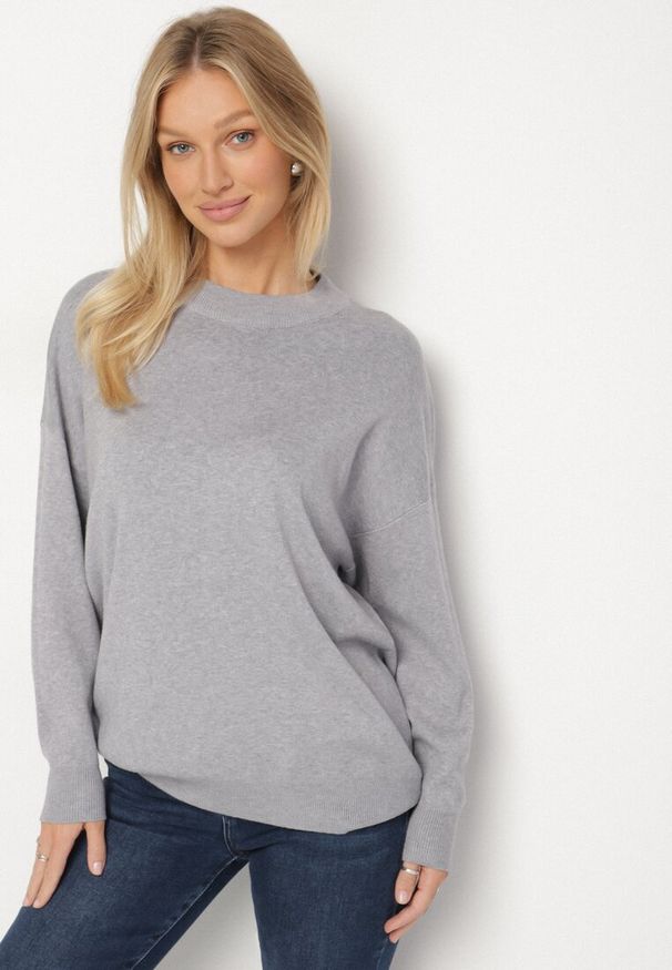 Born2be - Szary Gładki Sweter z Rękawami Typu Nietoperz Ralanevia. Okazja: do pracy, na co dzień. Kolor: szary. Wzór: gładki. Styl: casual
