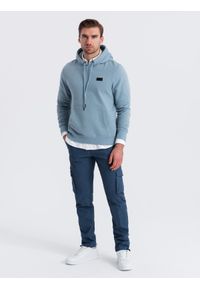 Ombre Clothing - Spodnie męskie cargo STRAIGHT LEG z trójkątnym pinem na kieszeni – ciemnoniebieskie V4 OM-PACG-0196 - XXL. Okazja: na co dzień. Kolor: niebieski. Materiał: bawełna, elastan, materiał. Wzór: gładki. Styl: casual, elegancki #6