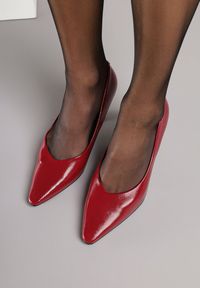 Renee - Bordowe Eleganckie Czółenka Vices na Klepsydrze ze Skórzaną Wkładką Vidvira. Okazja: na wesele, na ślub cywilny. Kolor: czerwony. Materiał: skóra. Obcas: na obcasie. Styl: elegancki. Wysokość obcasa: średni #4