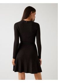 Guess Sukienka 178883 Brązowy Classic Fit. Kolor: brązowy