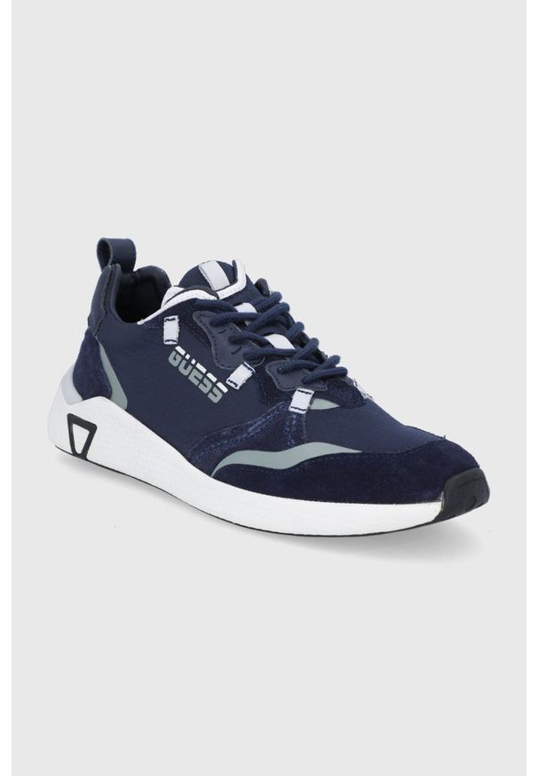 Guess Buty kolor granatowy. Nosek buta: okrągły. Zapięcie: sznurówki. Kolor: niebieski. Materiał: skóra, guma