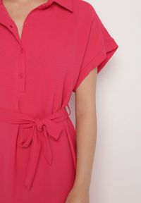 Born2be - Czerwona Sukienka z Bawełną i Ozdobnym Paskiem Savanire. Okazja: na co dzień. Kolor: czerwony. Materiał: bawełna. Typ sukienki: koszulowe. Styl: elegancki, casual, klasyczny #3