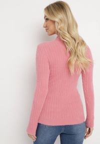 Born2be - Różowy Wełniany Sweter z Dłuższym Włosiem i Ozdobnymi Guzikami Avelio. Kolor: różowy. Materiał: wełna. Długość: długie #5