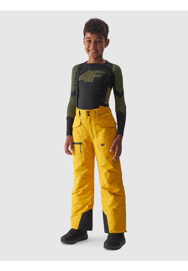 4f - Spodnie narciarskie z szelkami membrana 10000 chłopięce - żółte. Kolor: żółty. Materiał: materiał, tkanina, poliester, syntetyk. Wzór: gładki. Sezon: zima. Sport: narciarstwo