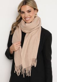 Born2be - Beżowy Szalik z Bawełną i Wiskozą Ozdobiony Frędzlami Siadortia. Okazja: na co dzień, na spotkanie biznesowe. Kolor: beżowy. Materiał: bawełna, wiskoza. Wzór: aplikacja. Styl: klasyczny, casual, elegancki, biznesowy #1