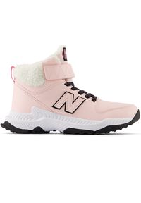 Buty dziecięce New Balance GT800TFP – różowe. Okazja: na co dzień. Wysokość cholewki: przed kolano. Kolor: różowy. Materiał: guma, materiał, syntetyk. Szerokość cholewki: normalna. Sezon: zima