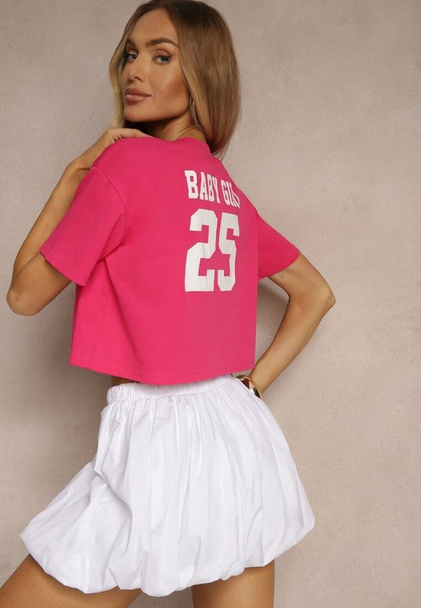 Renee - Fuksjowy Krótki T-shirt z Bawełny o Kroju Oversize Zarvela. Okazja: na co dzień. Kolor: różowy. Materiał: bawełna. Długość: krótkie. Wzór: aplikacja. Styl: sportowy, casual, elegancki