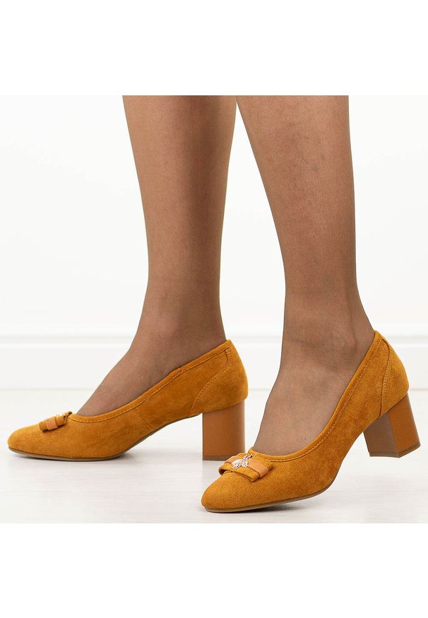 Czółenka damskie M.Daszyński Sa173-5 Camel. Materiał: zamsz