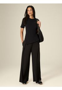 4f - 4F Spodnie dresowe z szerokimi nogawkami damskie - czarne S. Stan: podwyższony. Kolor: czarny. Materiał: dresówka #1