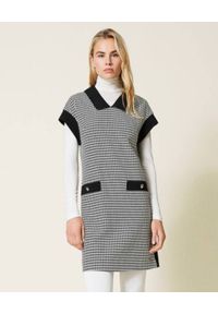 TwinSet - TWINSET - Mini sukienka w pepitkę. Kolor: czarny. Wzór: jednolity. Typ sukienki: proste. Długość: mini #1
