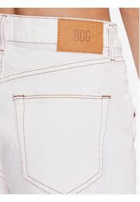 BDG Urban Outfitters Szorty jeansowe BDG ALINE ECRU STRETCH 76831940 Biały Regular Fit. Kolor: biały. Materiał: bawełna