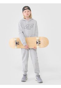 4f - 4F Bluza dresowa nierozpinana z kapturem chłopięca - szara 128 (7-8 lat). Okazja: na co dzień. Typ kołnierza: kaptur. Kolor: szary. Materiał: dresówka. Wzór: gładki, nadruk, ze splotem. Sezon: lato. Styl: sportowy, casual