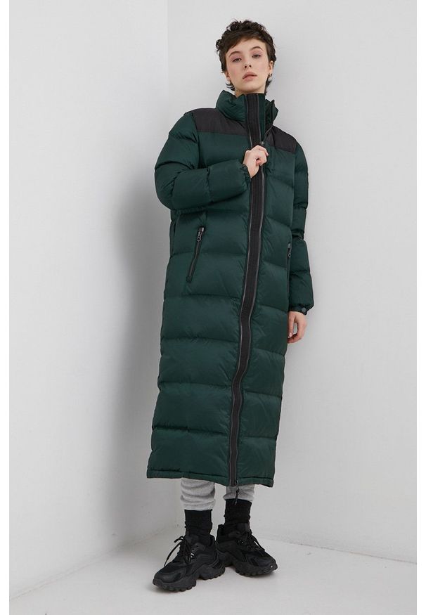 Superdry Kurtka puchowa kolor zielony zimowa. Okazja: na co dzień. Kolor: zielony. Materiał: puch. Wzór: gładki. Sezon: zima. Styl: casual