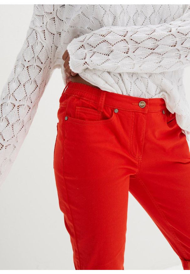 bonprix - Bermudy bawełniane z elastycznym paskiem. Kolor: czerwony. Materiał: bawełna