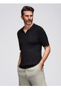 Ombre Clothing - Męska koszulka polo bez guzików z otwartym kołnierzykiem – czarna V2. Typ kołnierza: polo. Kolor: czarny. Materiał: wiskoza, prążkowany, dzianina, elastan, nylon. Styl: klasyczny, elegancki