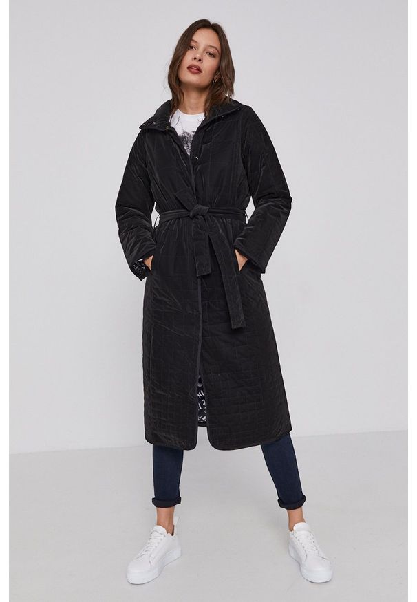 Desigual Kurtka damska kolor czarny zimowa. Okazja: na co dzień. Kolor: czarny. Materiał: materiał, włókno. Sezon: zima. Styl: casual